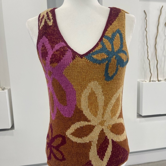 JH Collectibles Multicolor Floral Knit Top - Picture 2 of 6